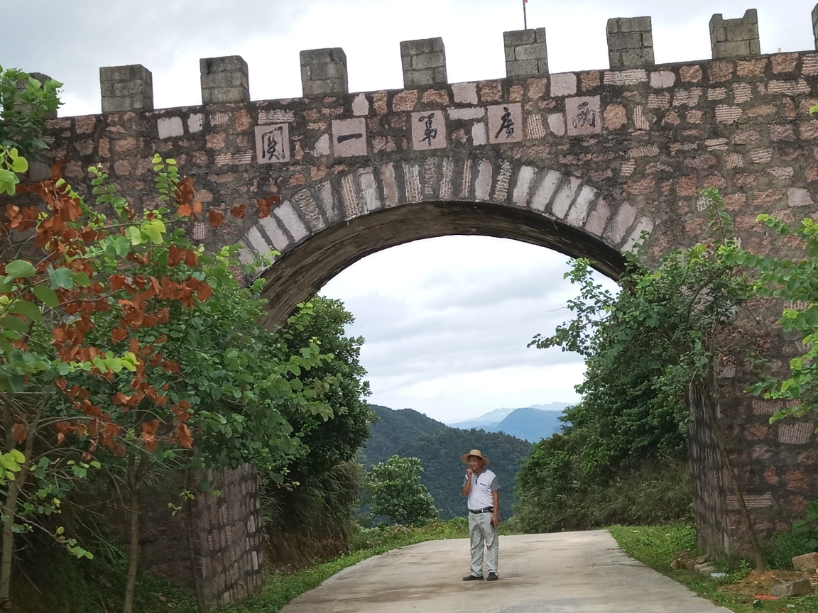 2018-7-18 兩廣第一關 黎村鎮午餐