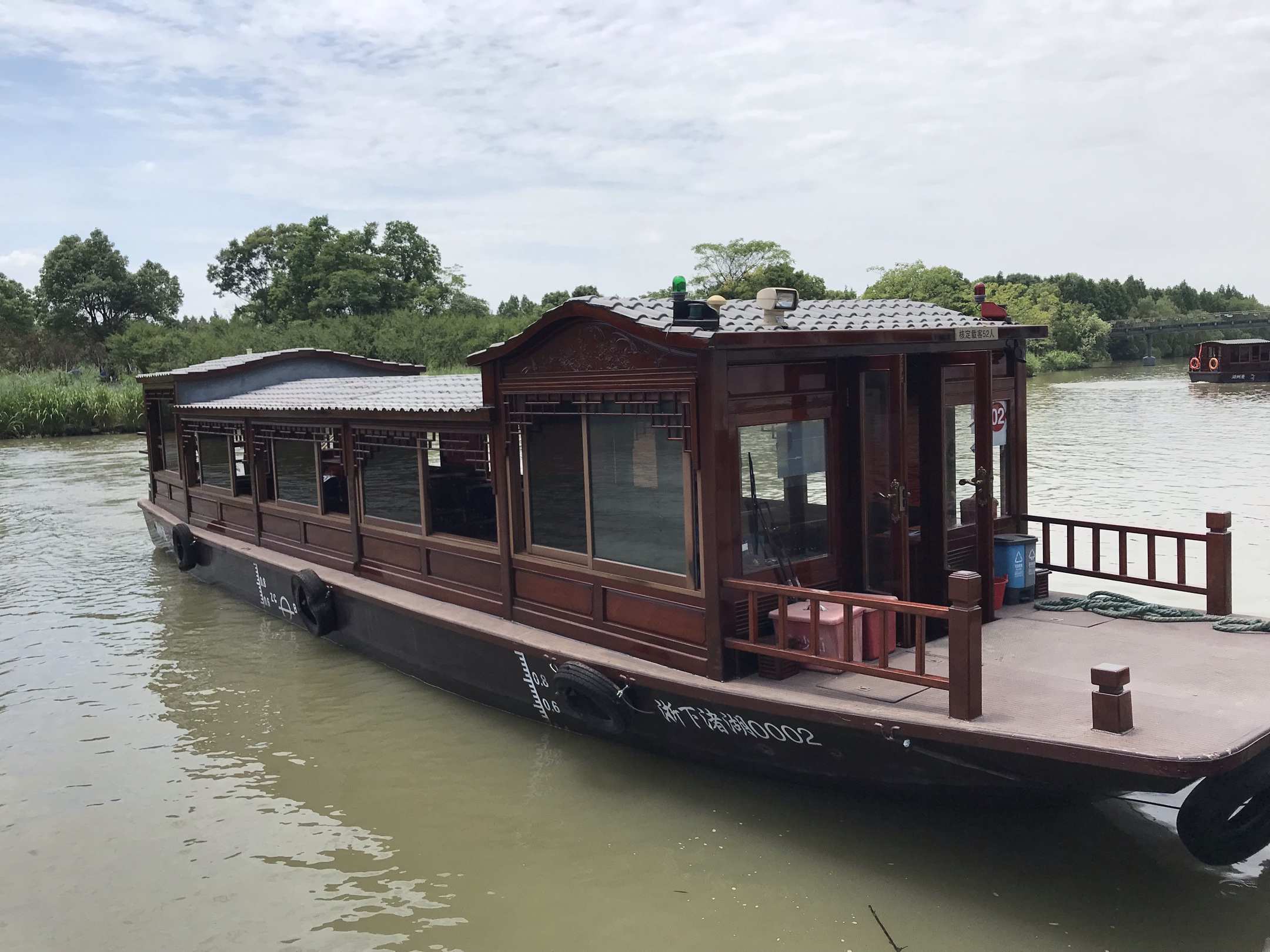 最美湿地下渚湖芦风苇影荡船行