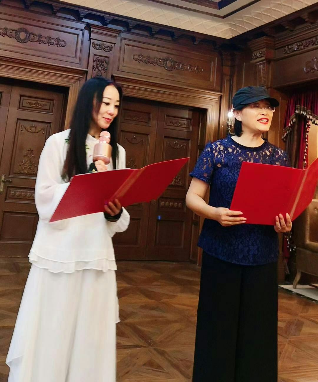 同声共抒爱国情铿金霏玉诵中华迎国庆师生朗诵会