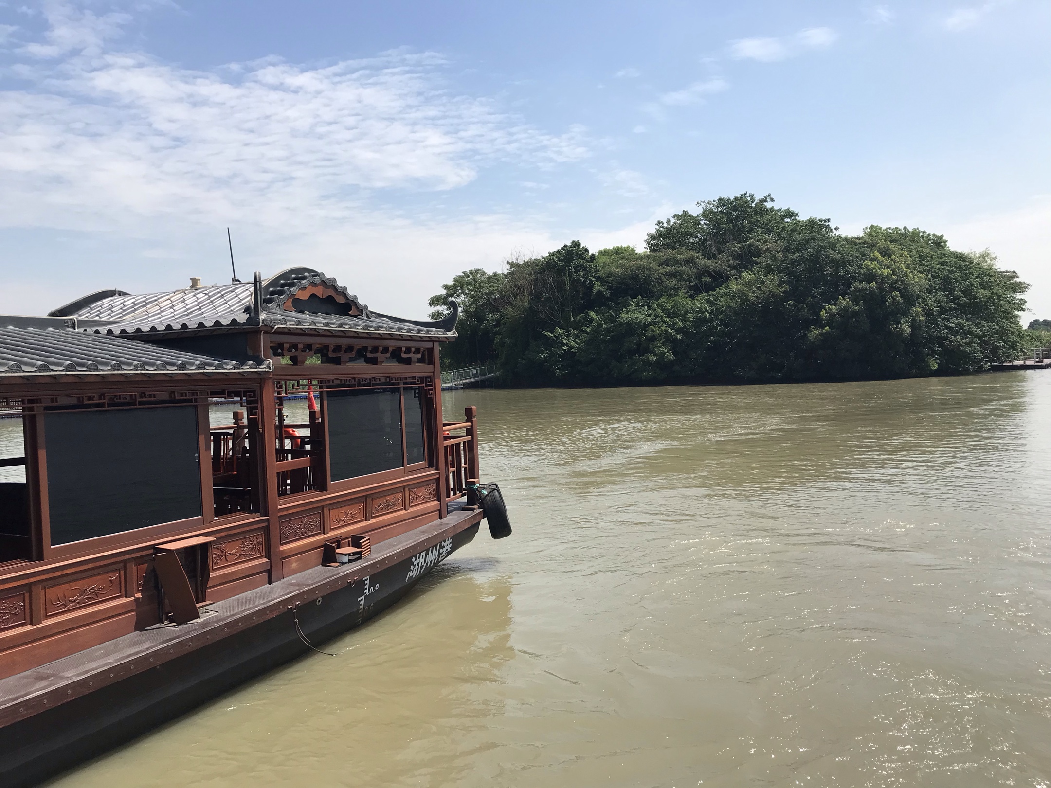 最美湿地下渚湖芦风苇影荡船行