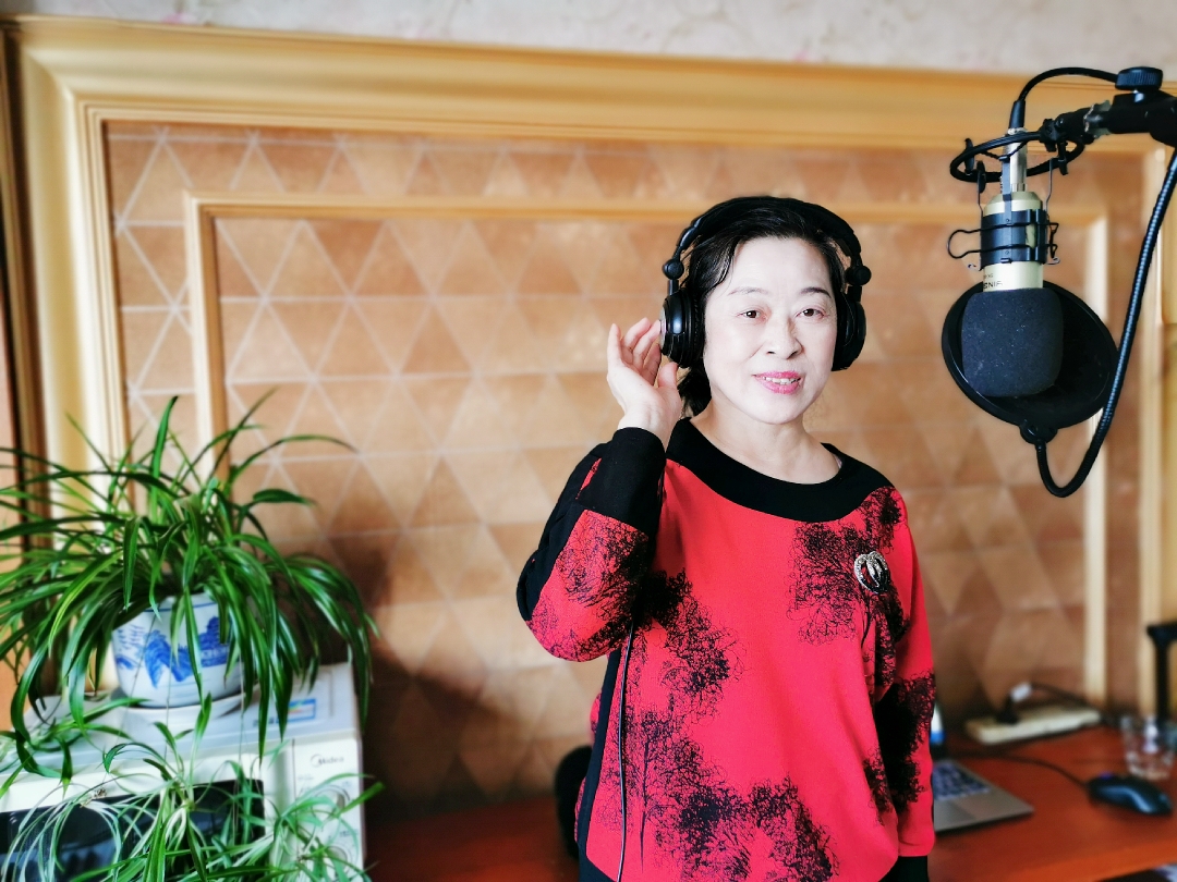 秀兰诗汇中视鸿歌文化传媒献给抗疫一线的歌