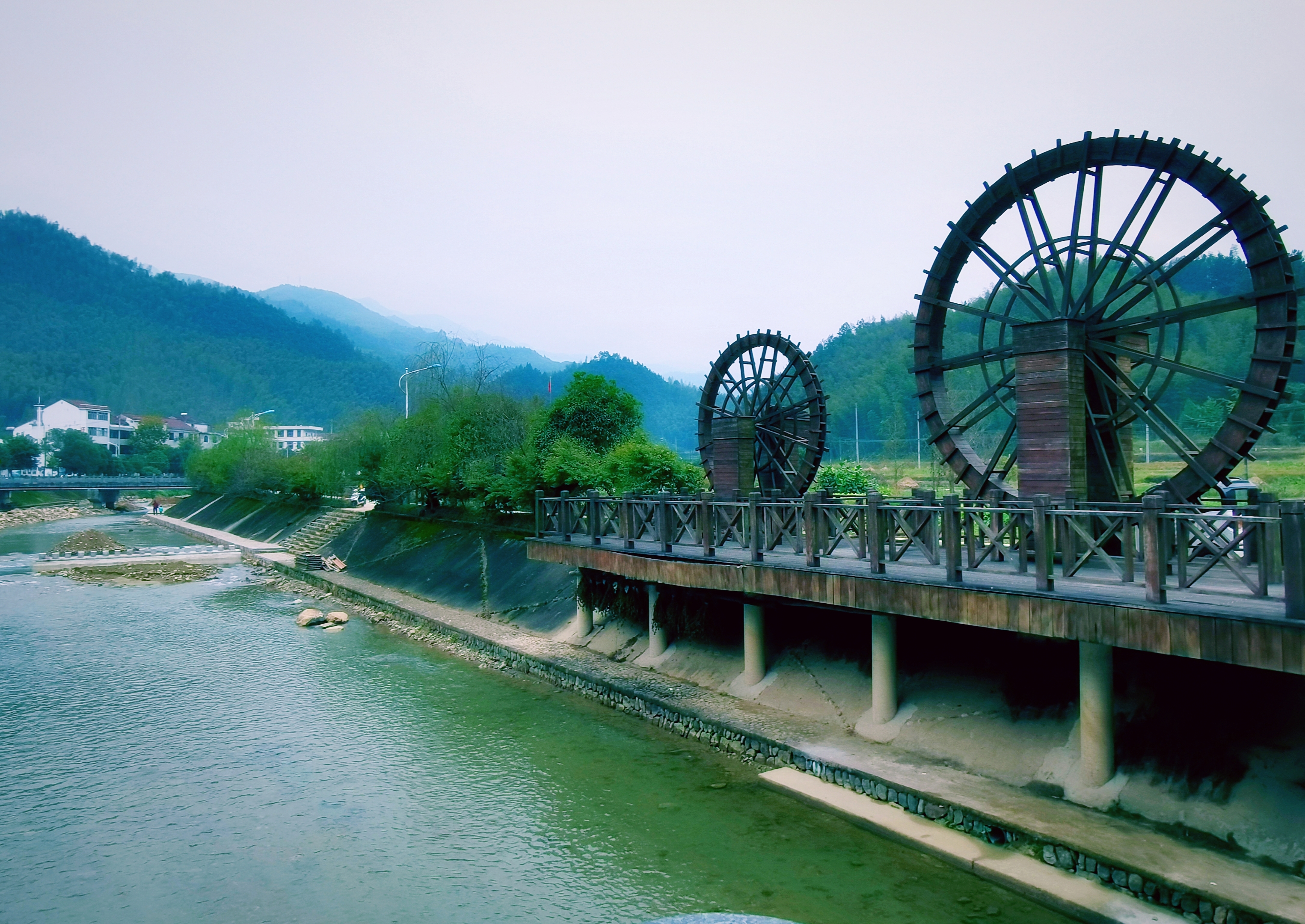 东连本区沙畈乡,南连丽水市遂昌县,西界衢州市龙游县,北接本区岭上