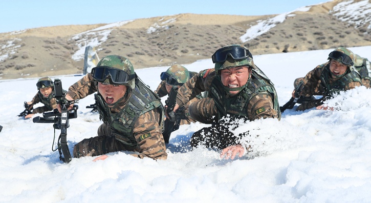 风雪中的军人图片图片
