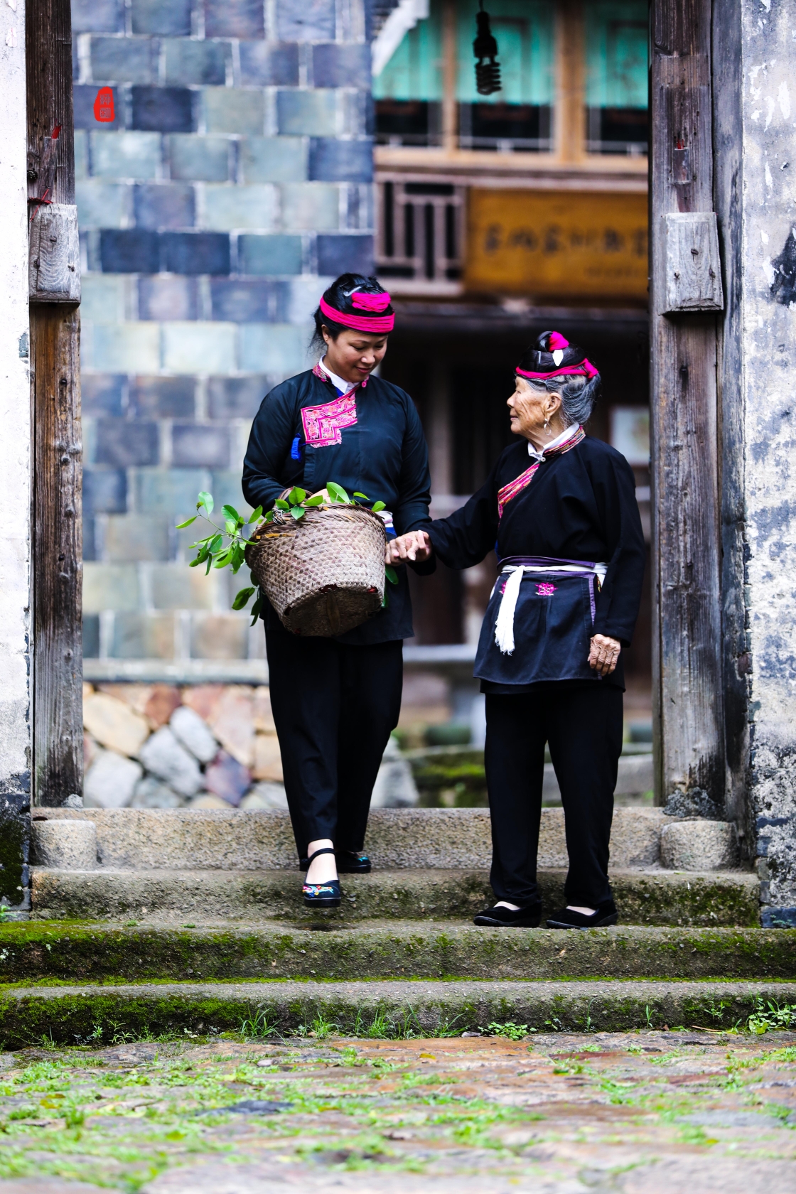 半月里村的畲族女人