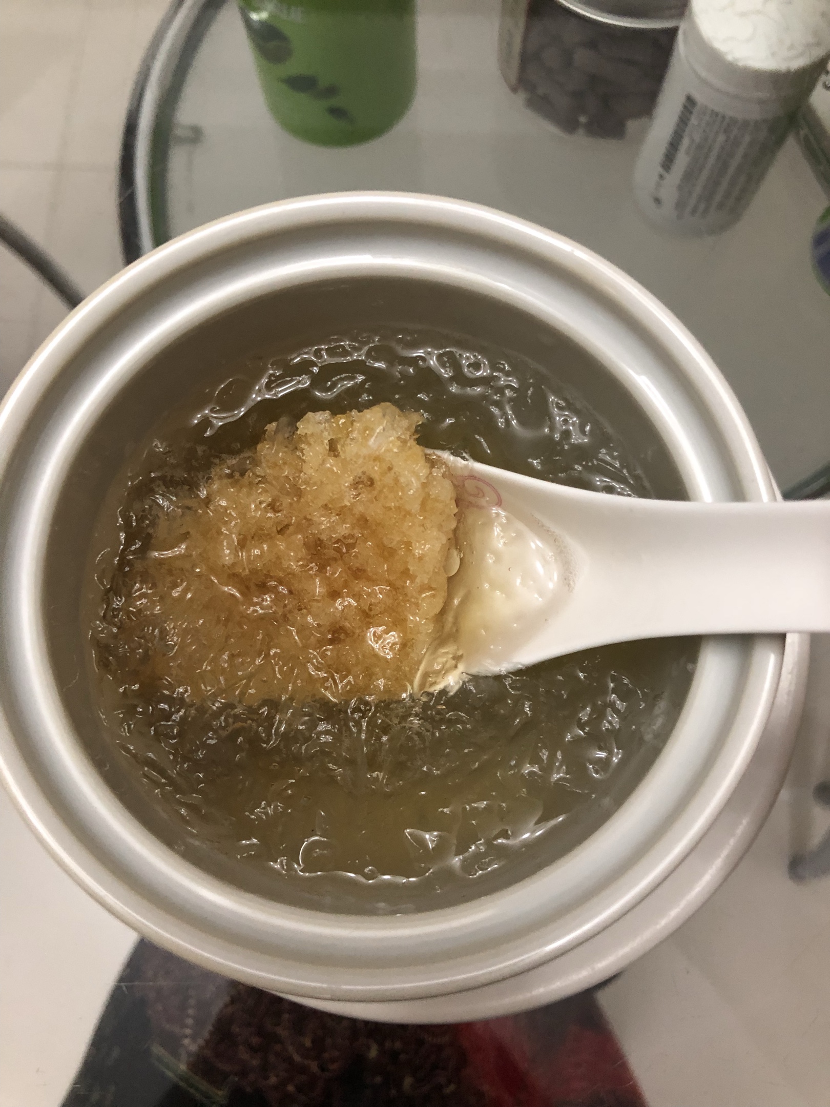 燕窝泡发炖煮