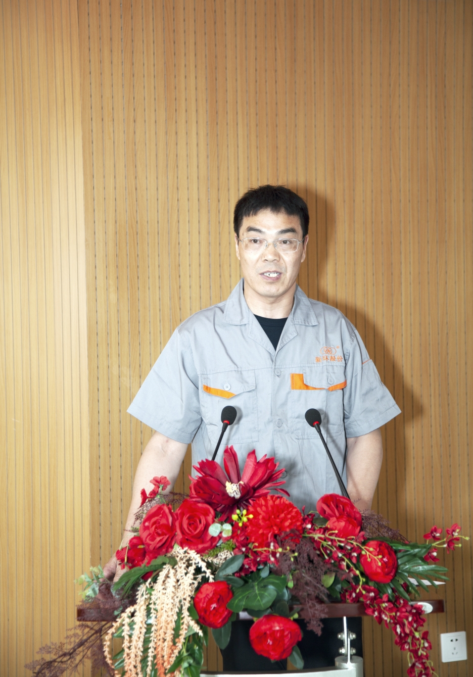 学党史守初心劳模工匠宣讲报告会