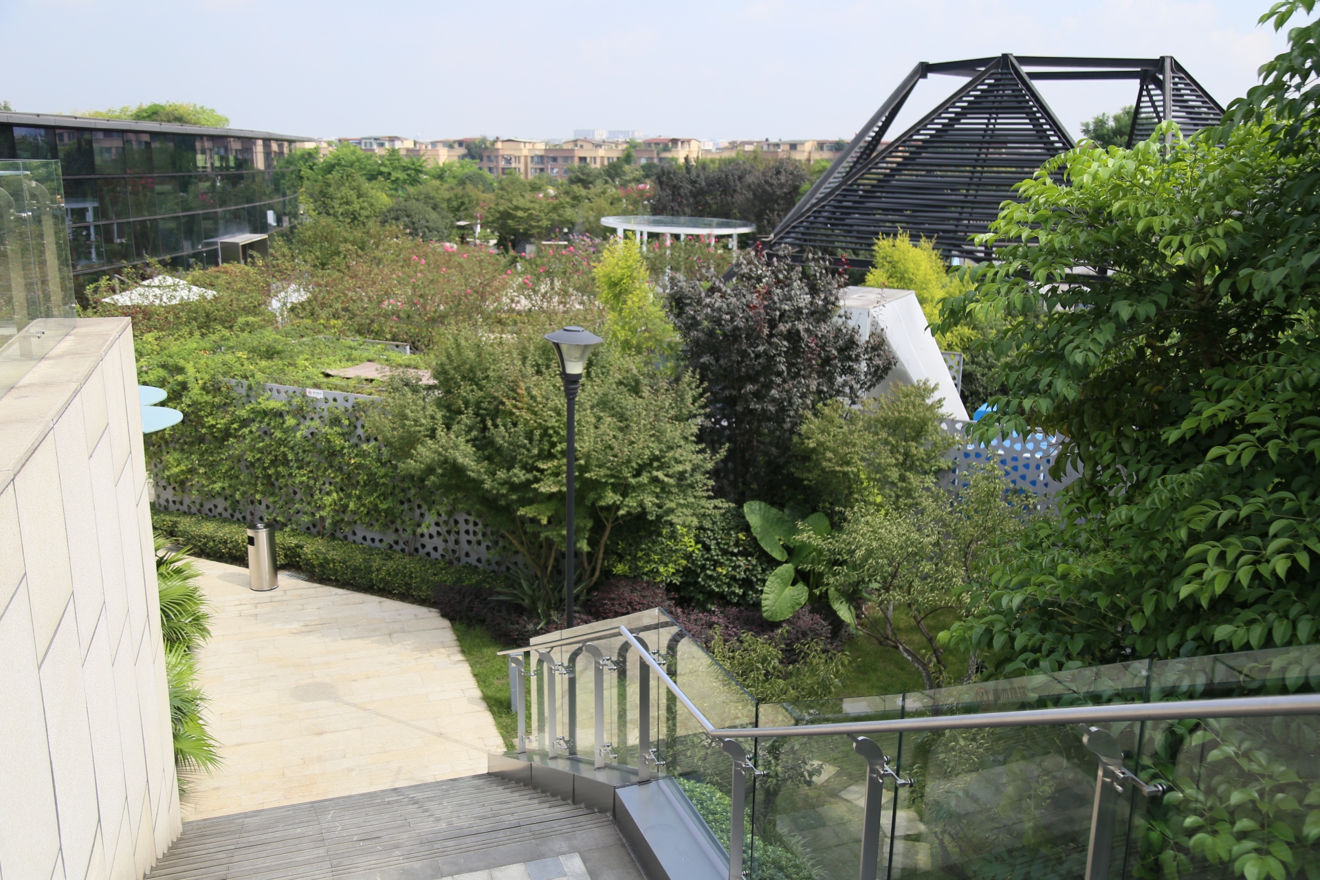 成都市大悅城層層樓臺花園密佈