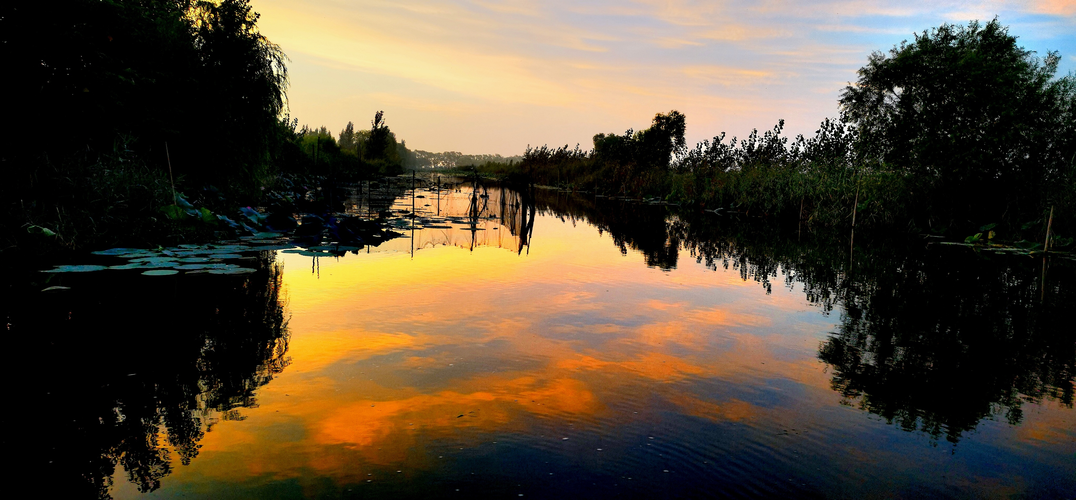 微山湖上静悄悄 i>【原创首发】 三百多年地世代传承微山湖是
