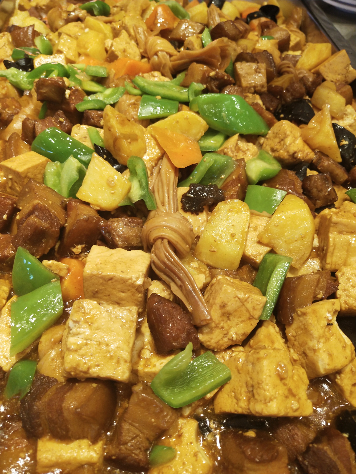 红烧鱼块酱香鸡翅根菠菜炒鸡蛋红烧茄子焦溜丸子东北乱炖水煮鱼干锅