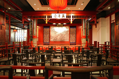 正是如此,海盐县博物馆收藏了许多戏谱,还仿建了戏台子.