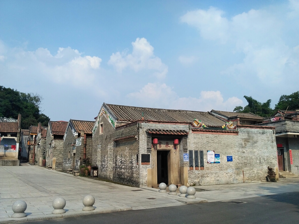 可惜是,老人家不喜欢人们拍照他们,那就拍下古村的风景了………长岐村