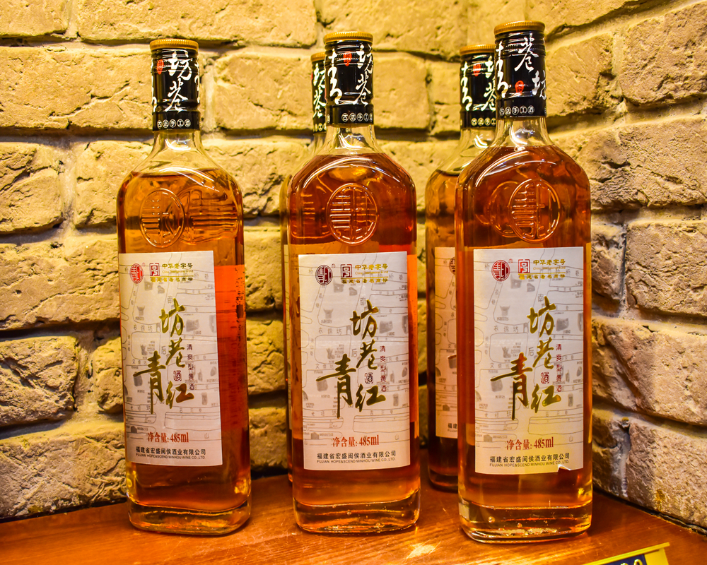 青红酒的酒精度一般为13°左右,适量长饮,有促进食