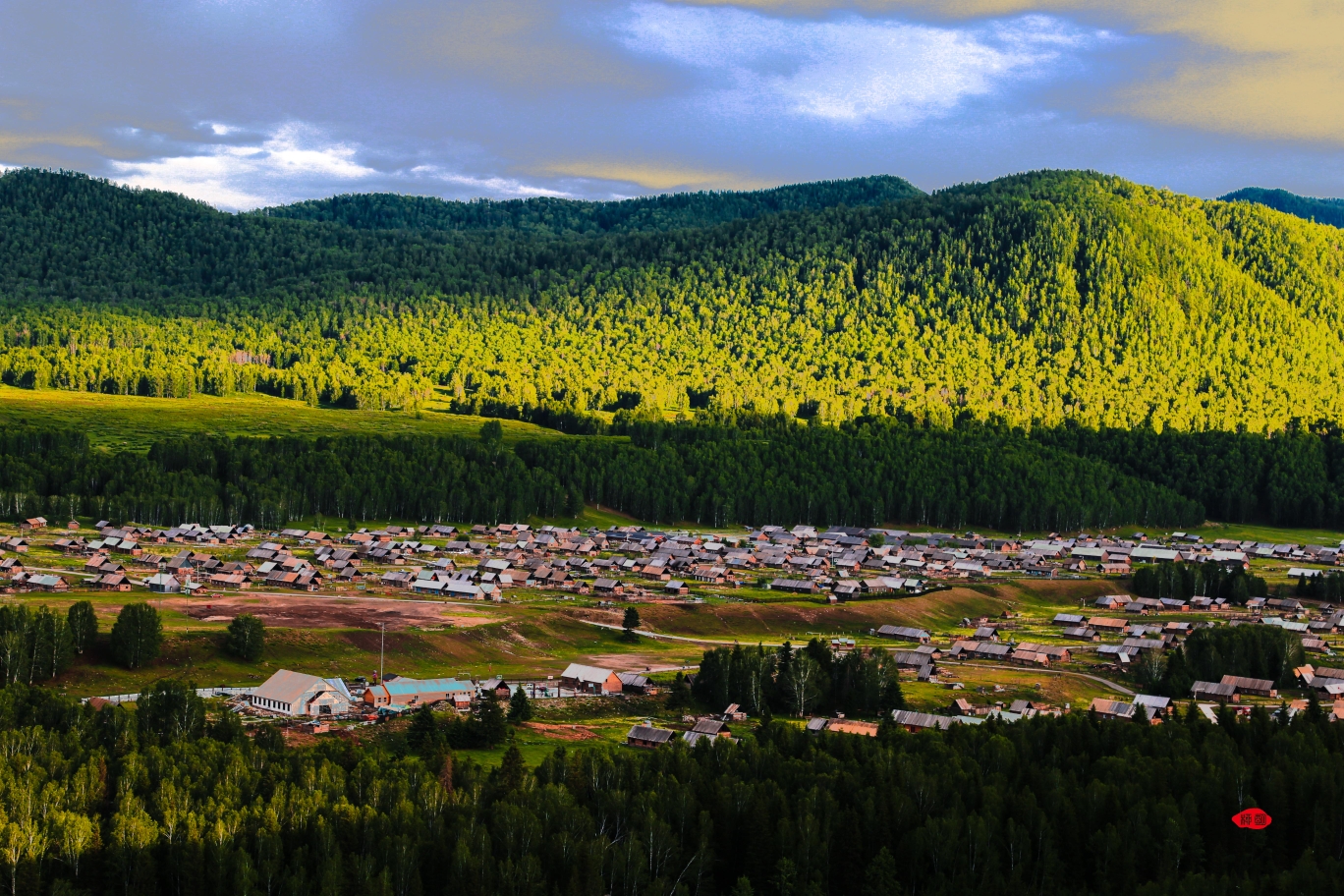 大美新疆五镶嵌在原始森林的村落禾木乡