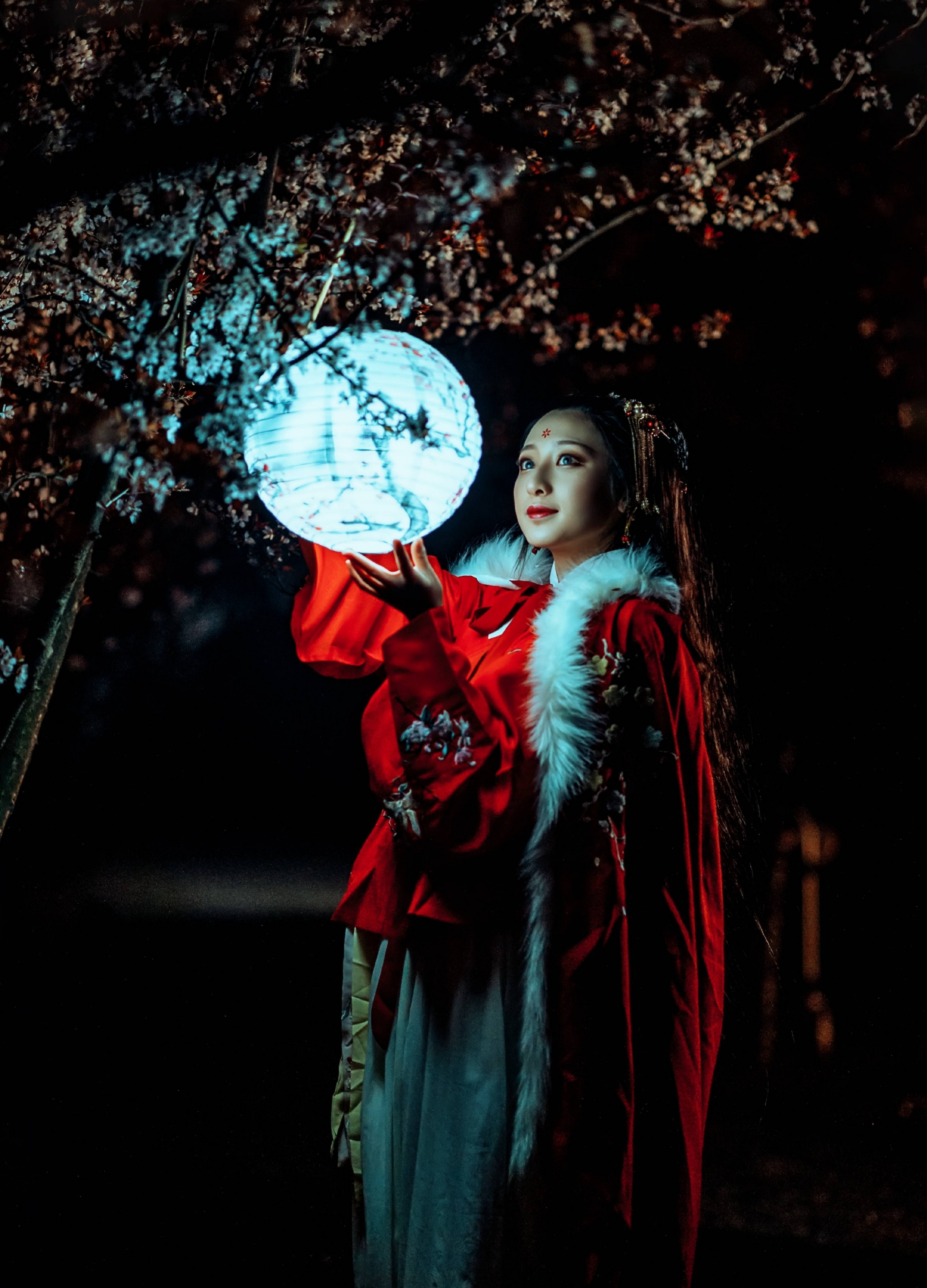 苦叹～～ 梦中人,水中月,镜中花 轮回千殇,冰封红尘 是谁扼杀了清梦?