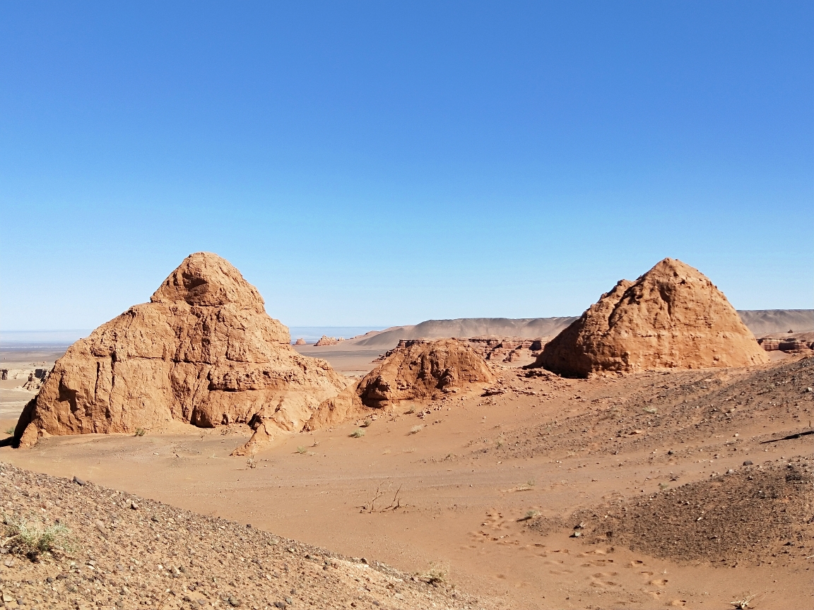 外蒙古古尔班特斯苏木的美景
