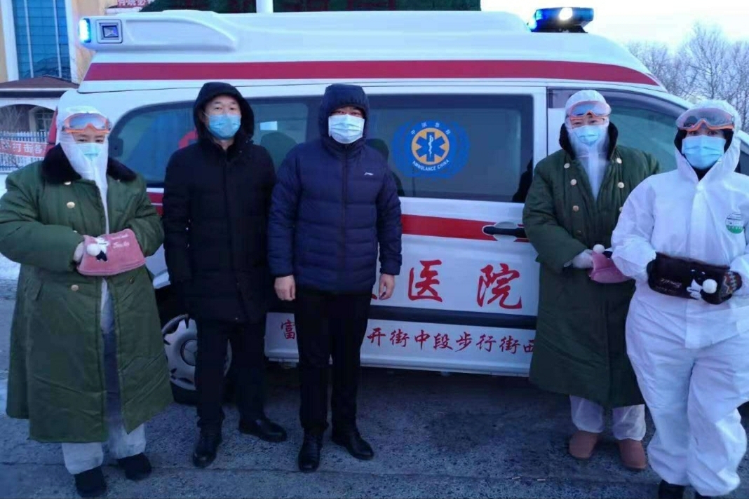 向富锦中心医院发热门诊的医护人员致敬向战斗在抗击新型冠状病毒感染