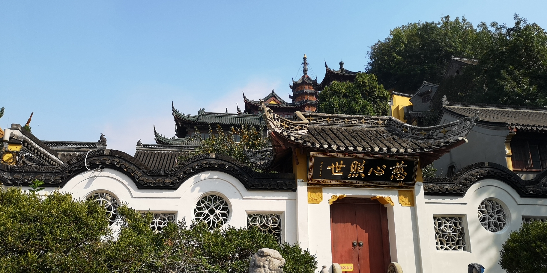 秋天里的瘦西湖金山寺