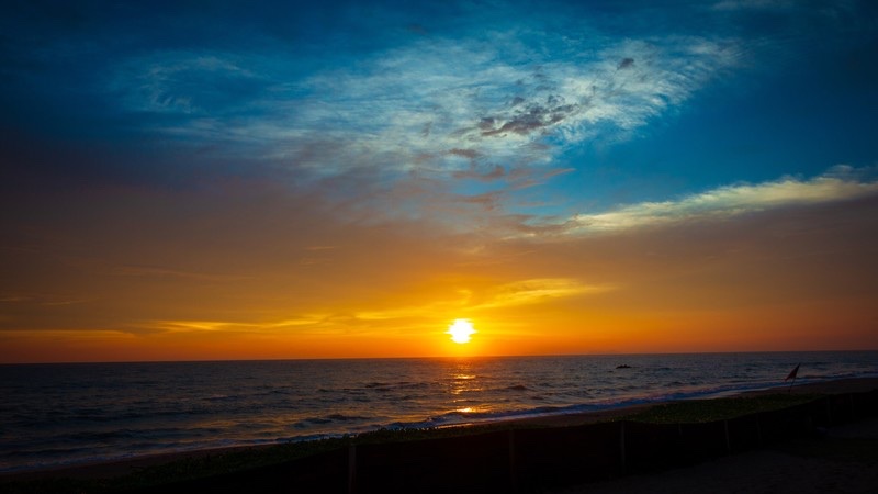 阳光图片唯美早晨大海图片