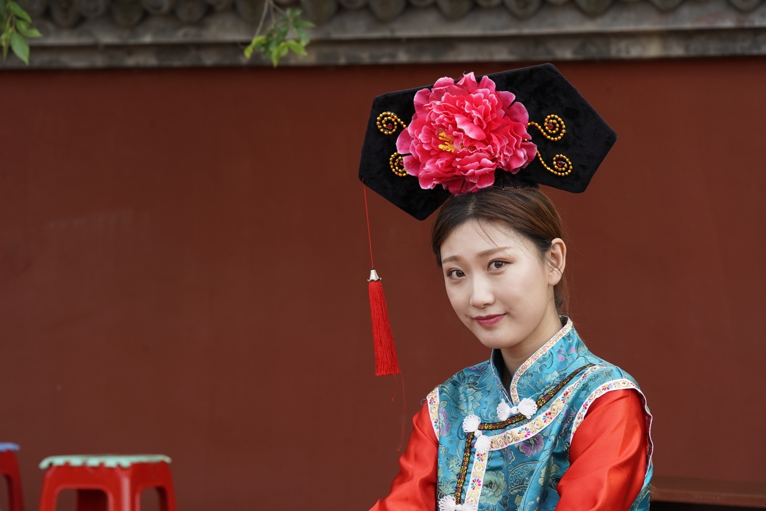 眉清俊秀的大格格满族礼仪心事重重的二格格俩格格用眼神交谈风华正茂