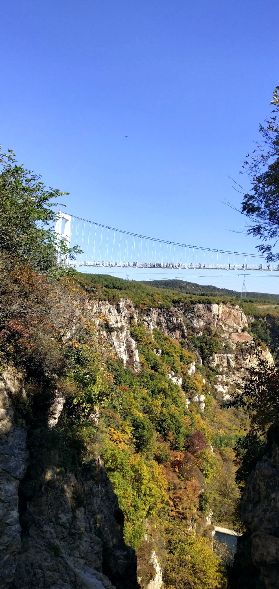 本溪关山湖玻璃栈道图片