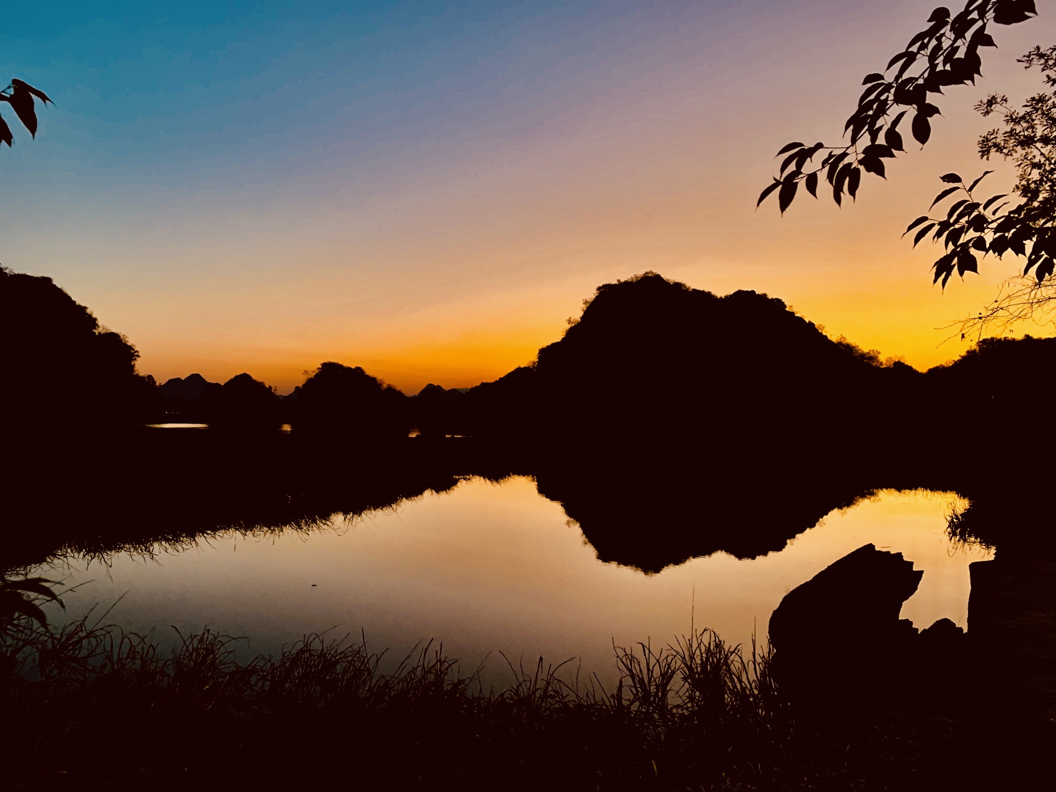 以车会友七彩云南过大年手机摄影