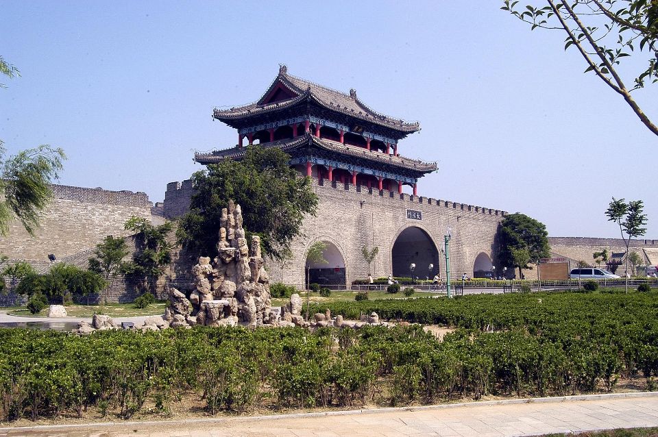 《大梁城》  明·刘玉  大梁城上四无山,渺渺嵩行百里间.