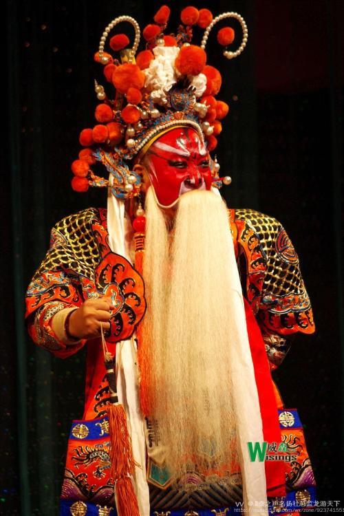 德年间河东白龙太子造反,太祖赵匡胤听信奸臣欧阳芳之言御驾亲征河东