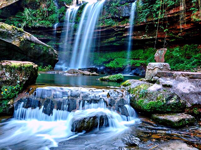 蜀南竹海之七彩飞瀑