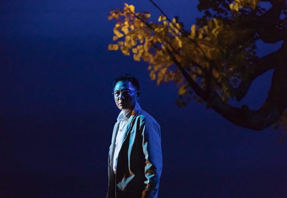 主人公姚仁汉(扮演者华明伟)