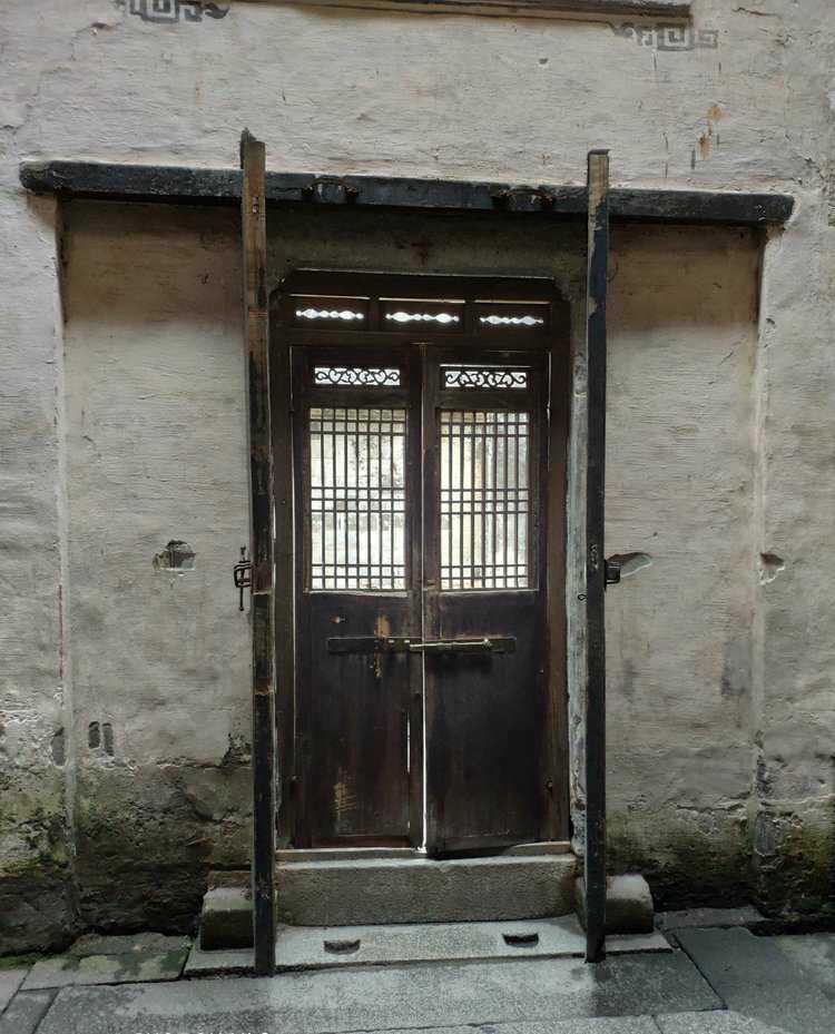 古时候的防盗门里外三层.