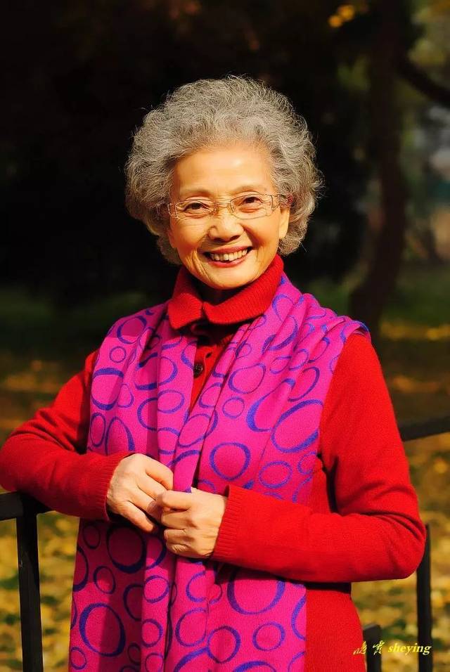 88岁的她成为中国最时尚的奶奶美的令人心醉