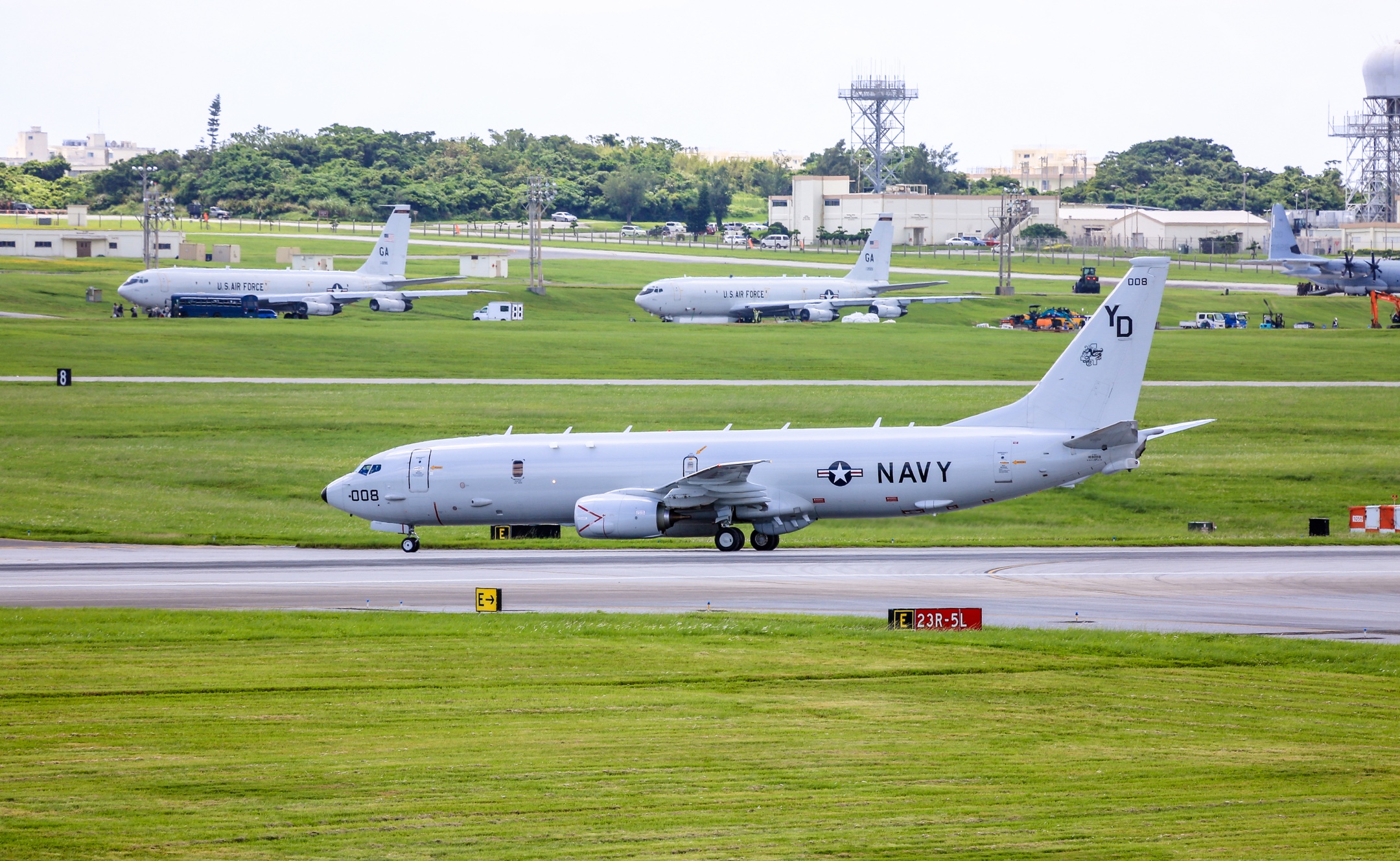 2018914旅拍美国驻日本冲绳嘉手纳空军基地的各型军用飞机