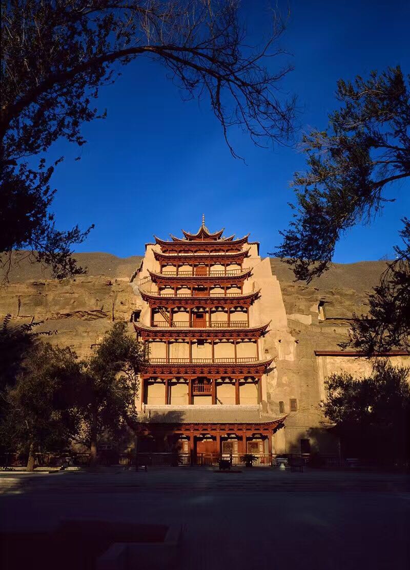 《大漠敦煌》作者:秋酿醇酒朗诵:雨蝶(忠红)金燕