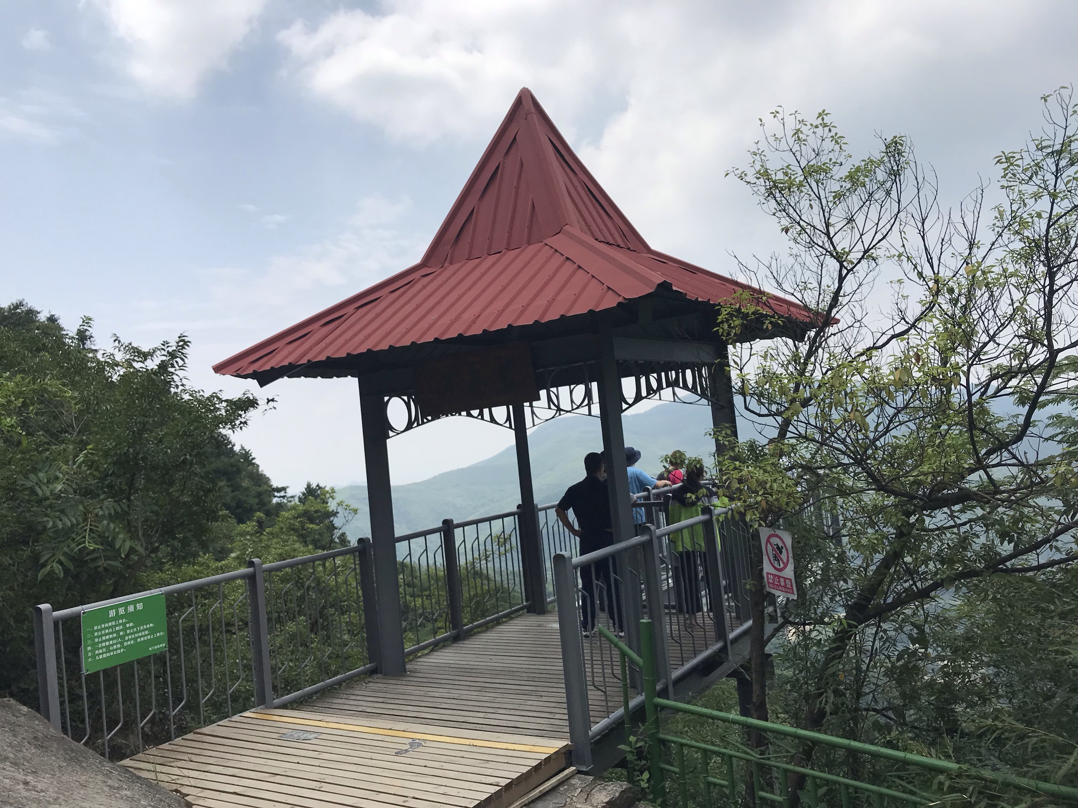 避暑胜地莫干山峰峦叠嶂绿翠环