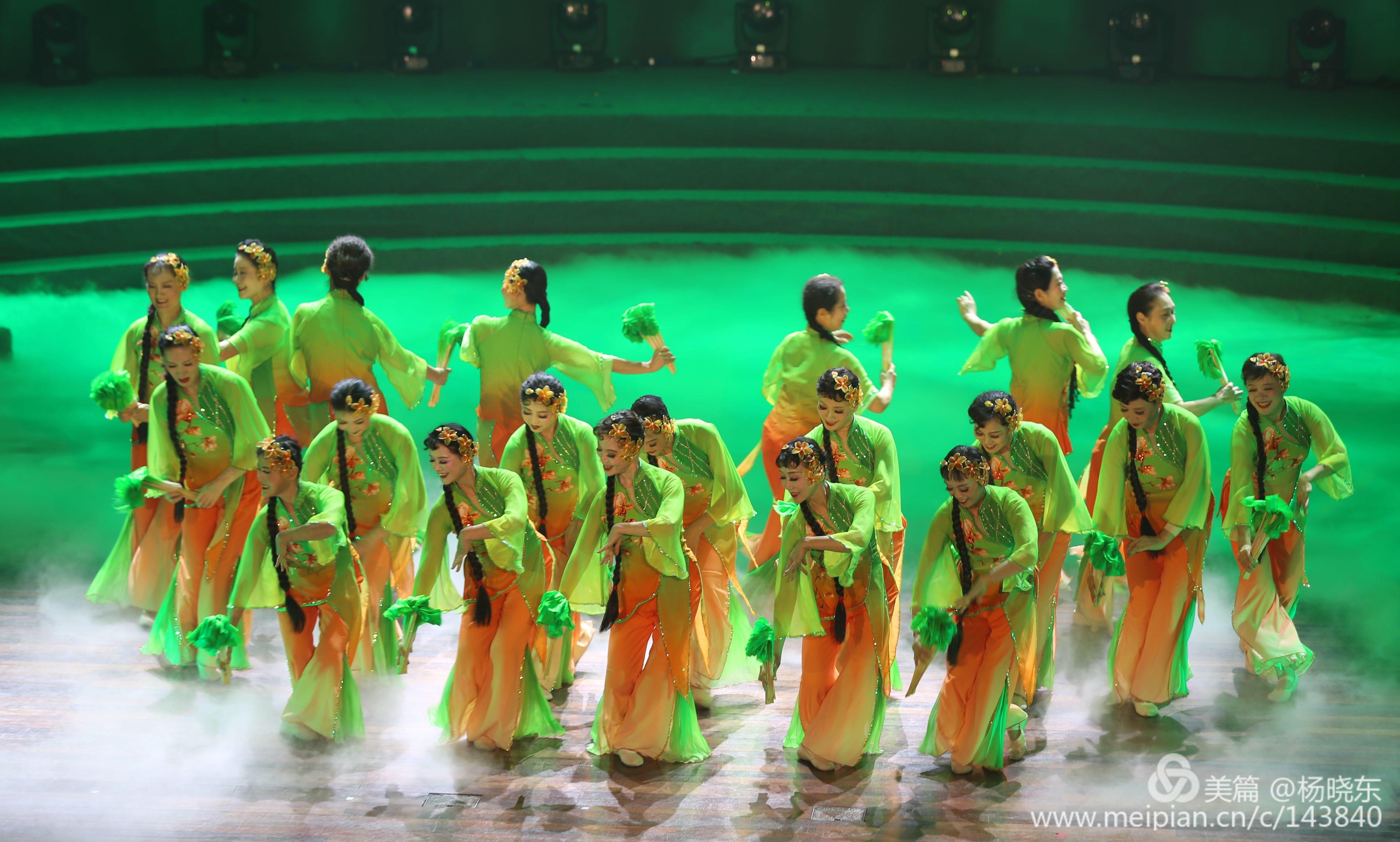 舞蹈在希望的田野上编导李春燕苏娜表演吴南萍俞春阳高勤芳等