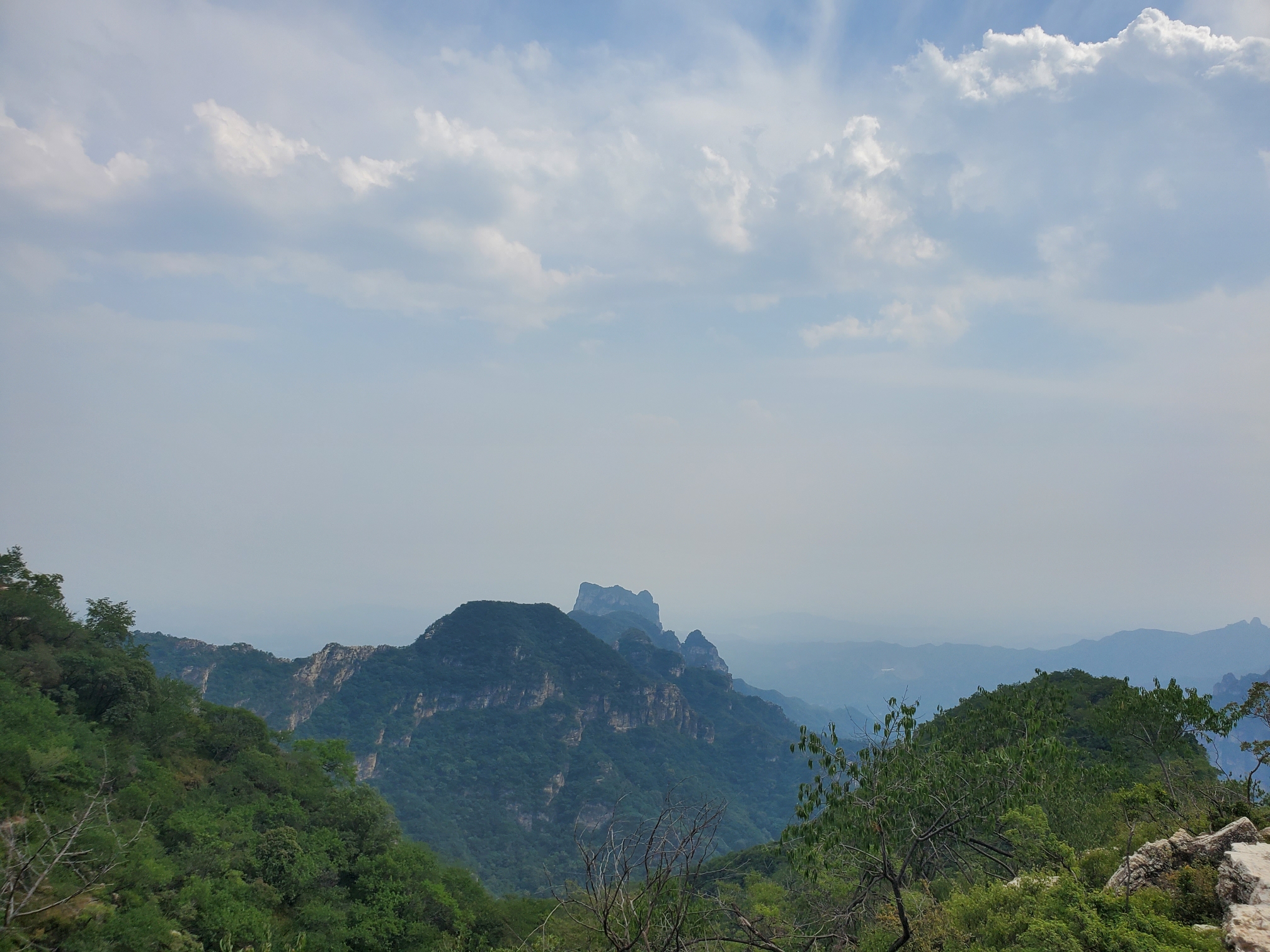 《穿越 奇峰山 留念》 一根小葱儿