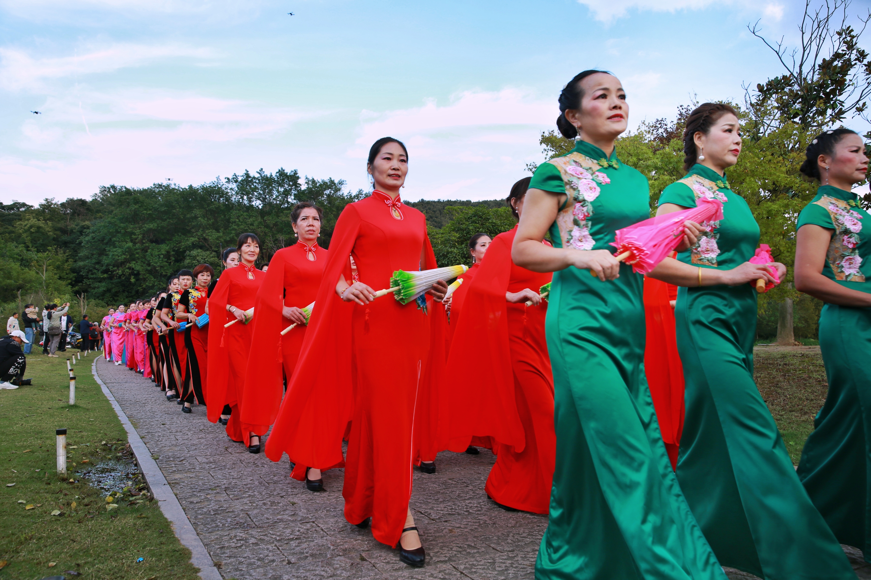 南山万人旗袍秀活动