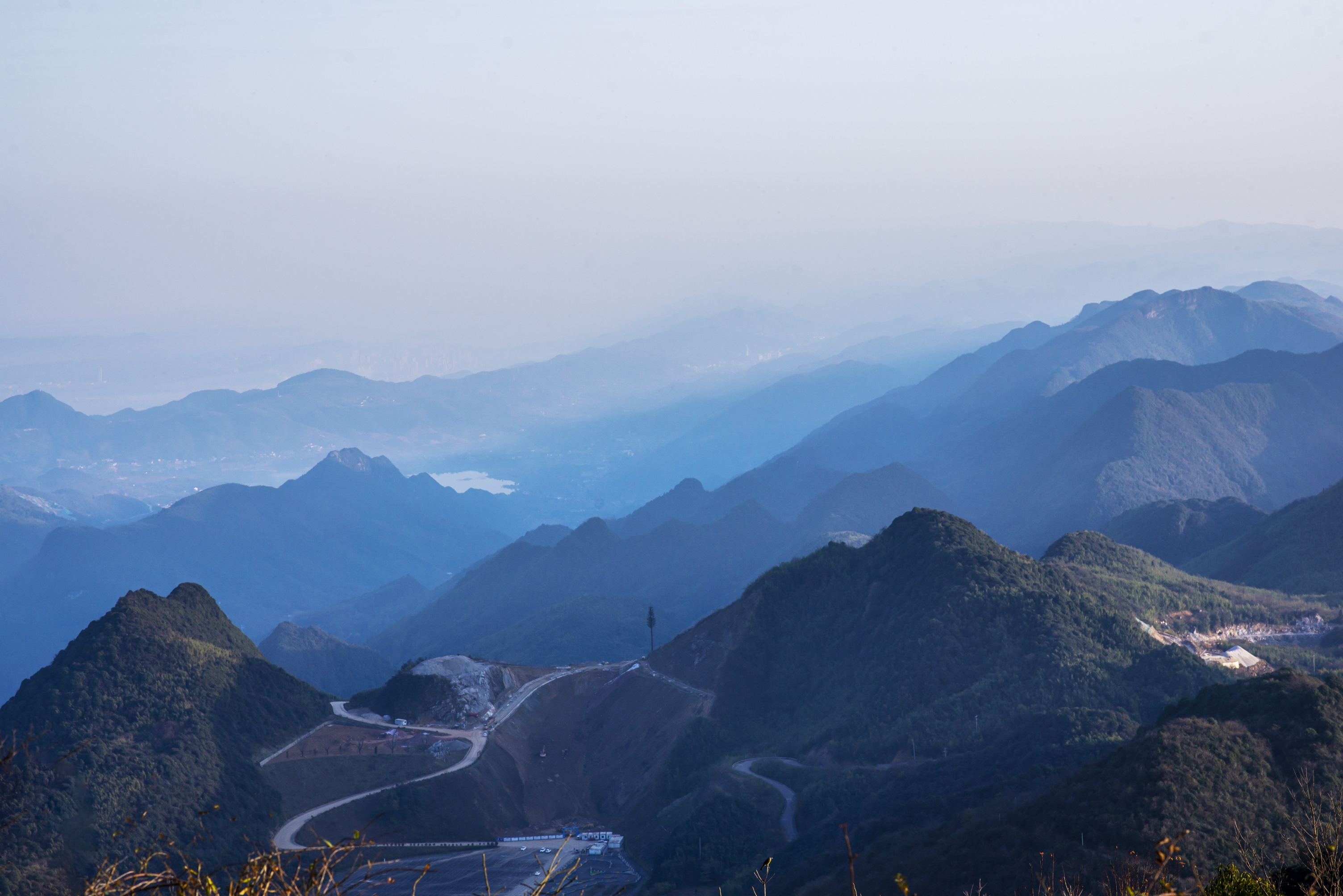 气势磅礴的大山图片图片