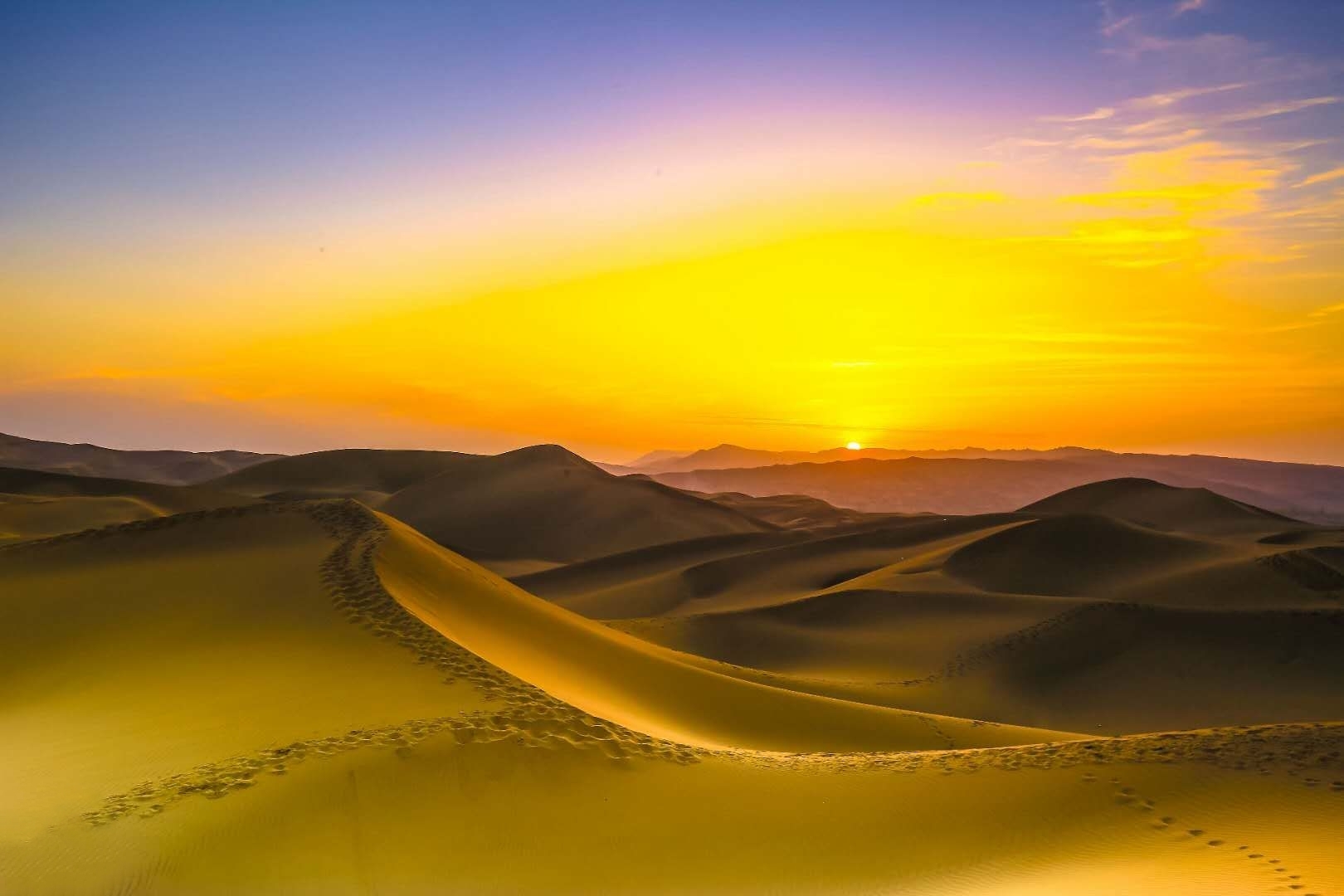 银川最近的沙漠景点图片