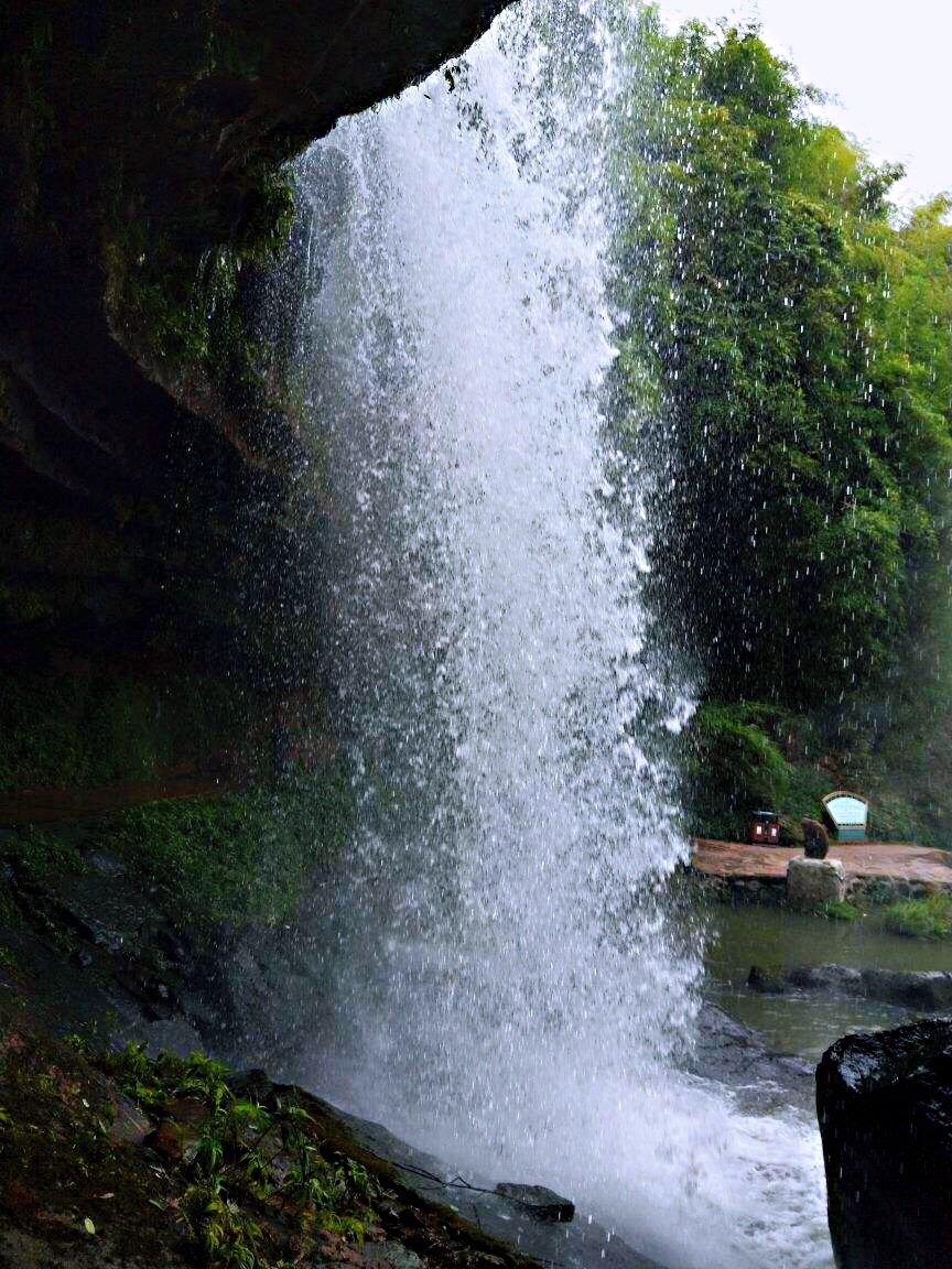 蜀南竹海之七彩飞瀑