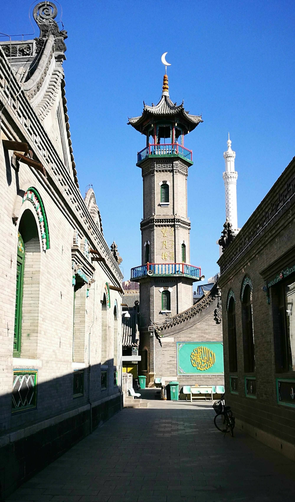 300多年的清真古寺全貌及周边景色!谢谢欣赏.