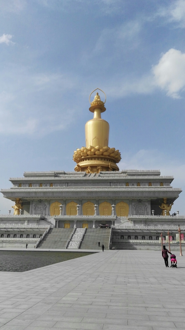 园区概述兖州兴隆文化园(大兴隆寺景区)按照"一园三区"总体布局规兖州