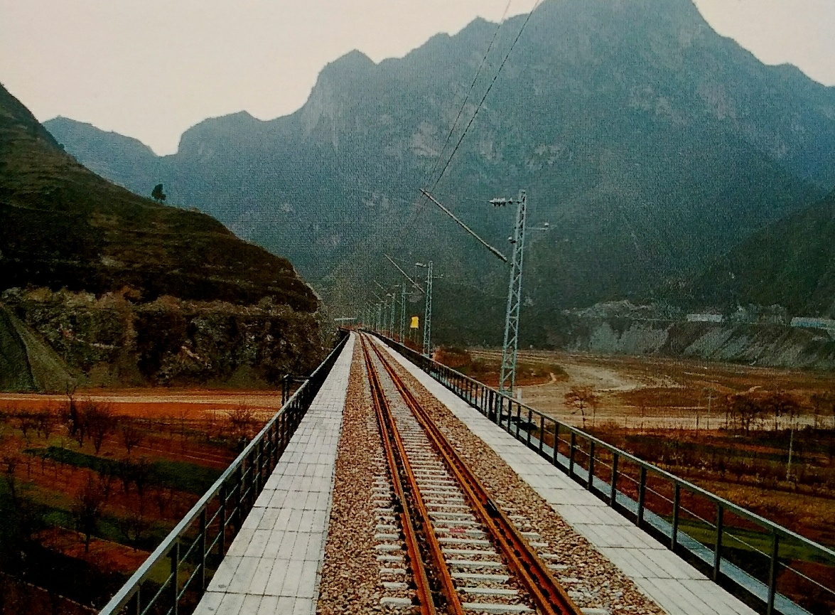 宝成,宝天铁路在这里蜿蜒伸展,通向祖国各地.