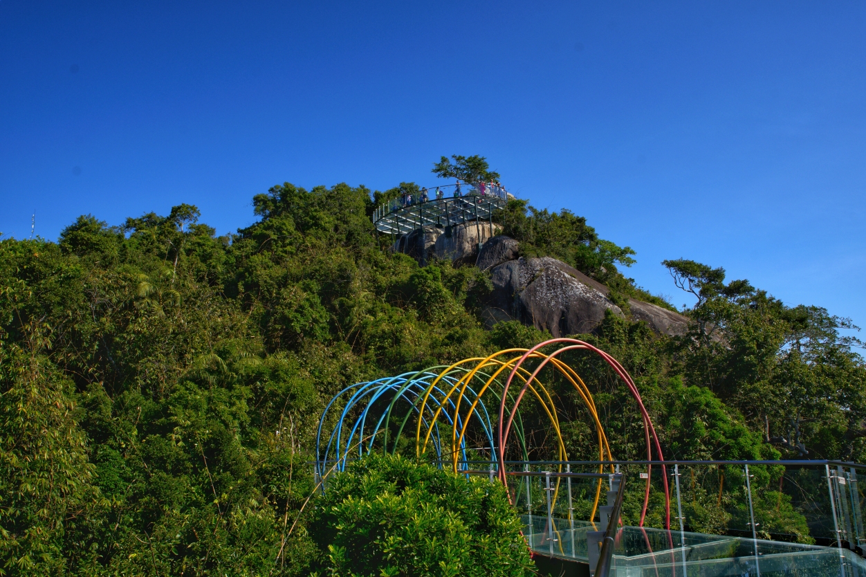 森林公园,它是海南自然风景区的代表之一它位于三亚市亚龙湾区海湾路