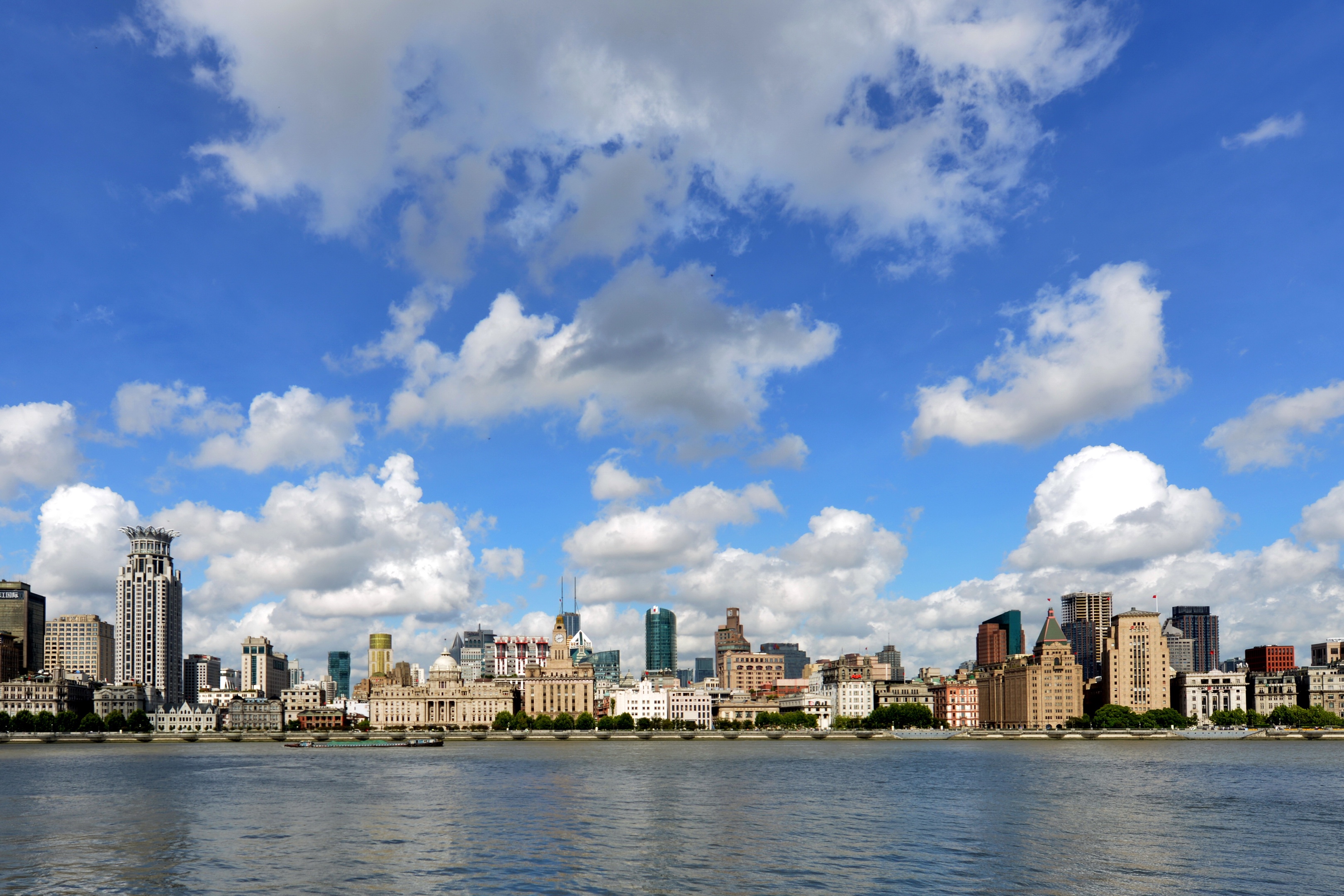 【首发】台风季的上海天空