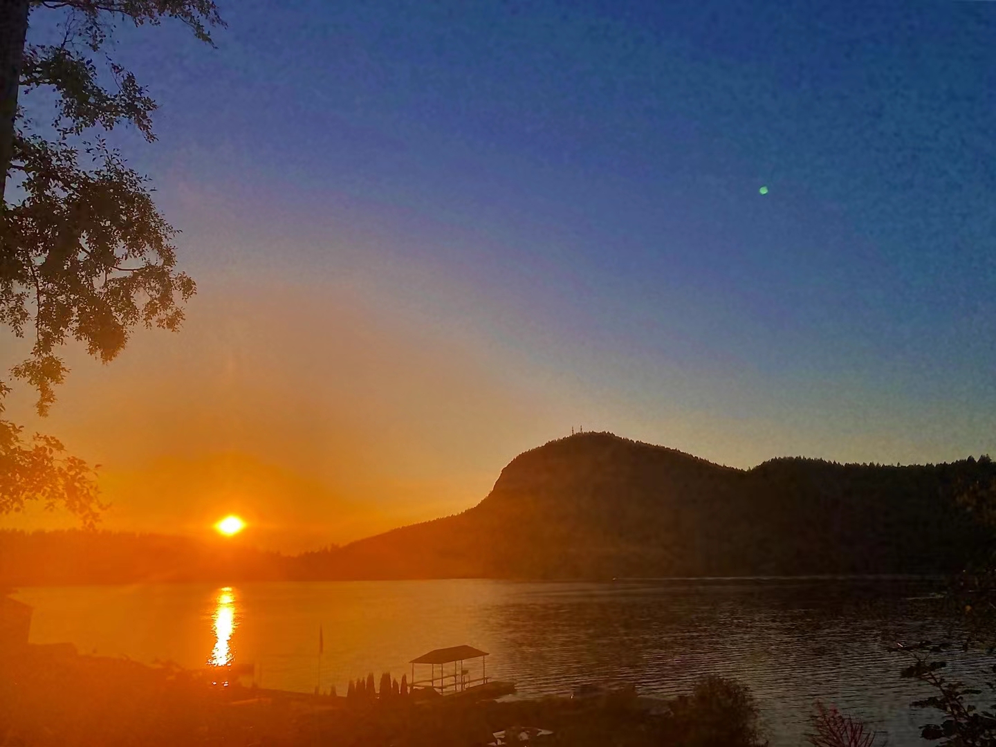 山映斜阳天接水《首发》