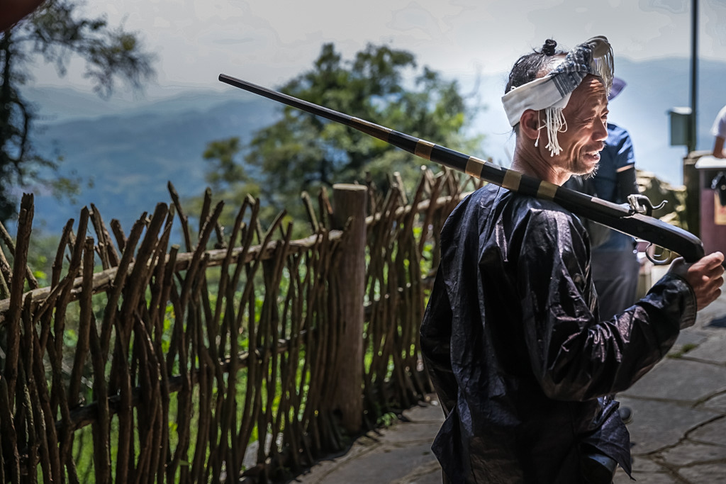 这些民风,民俗使人感觉这个民族十分可爱,游览岜沙苗寨也让人非常轻松