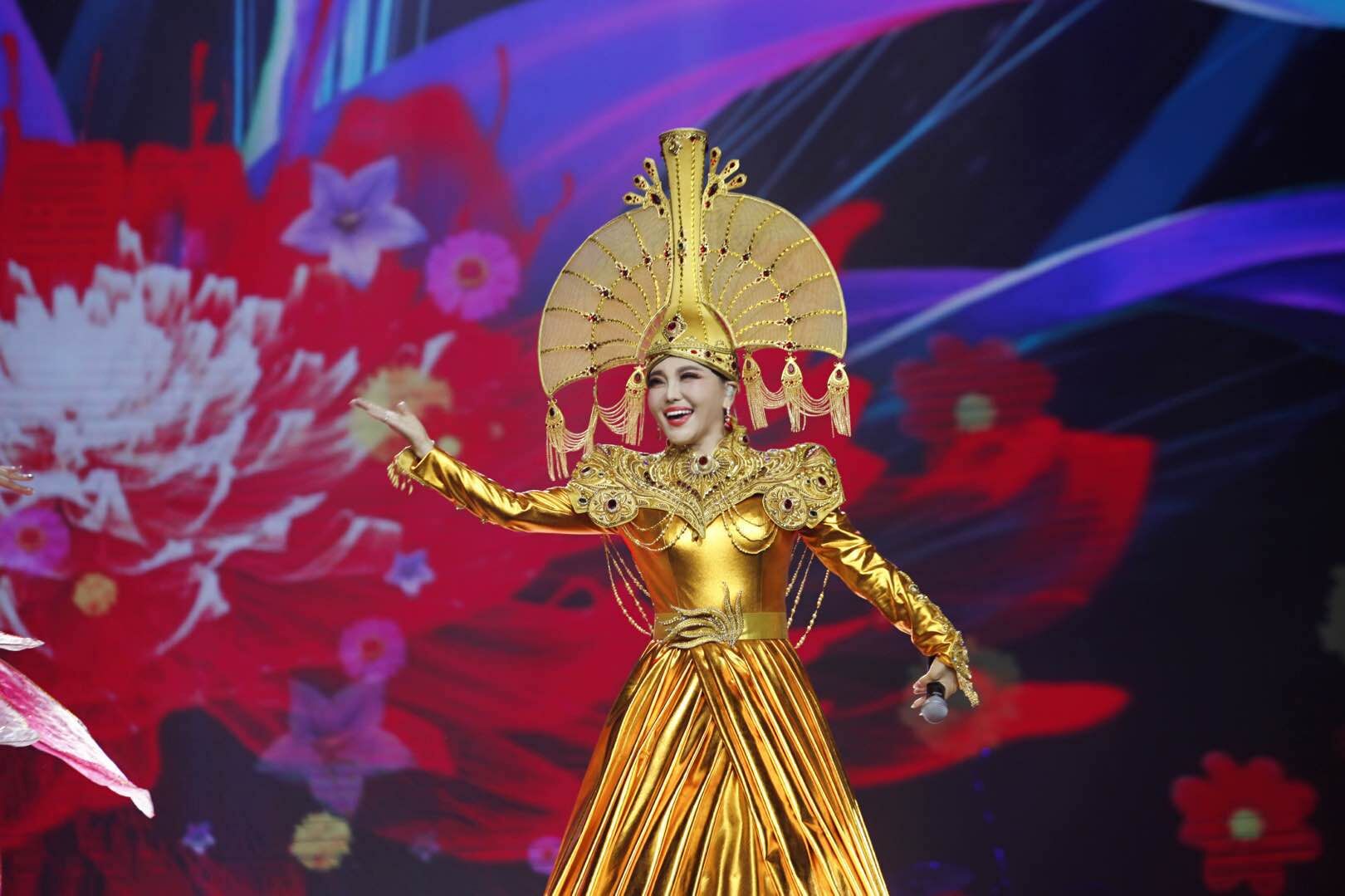 乌兰图雅花开四季北京工体演唱会燃情开唱流行民族秀出国际音乐大