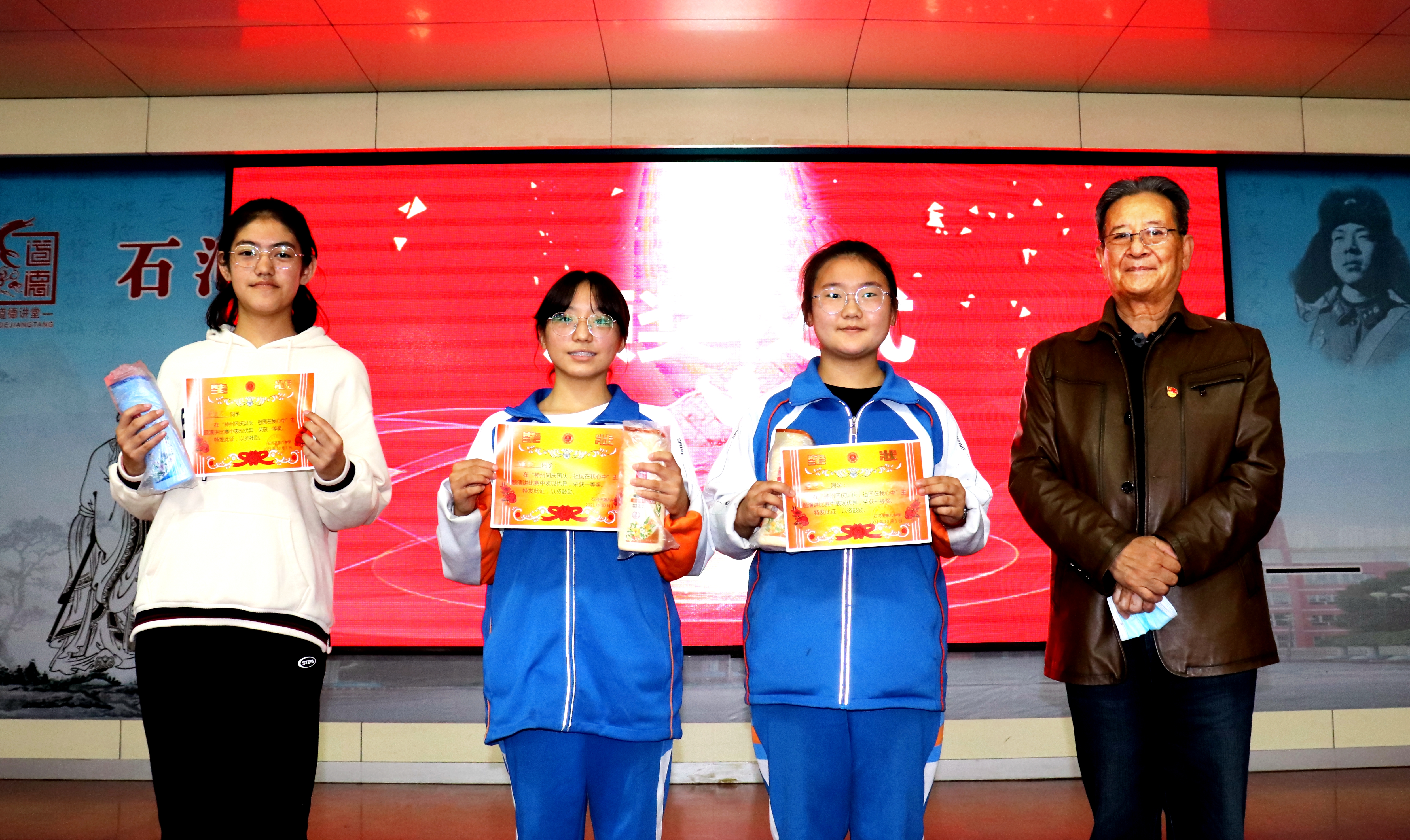 金秋十月丹桂飘香八中校园诵歌飞扬石河子第八中学迎国庆讲演比赛