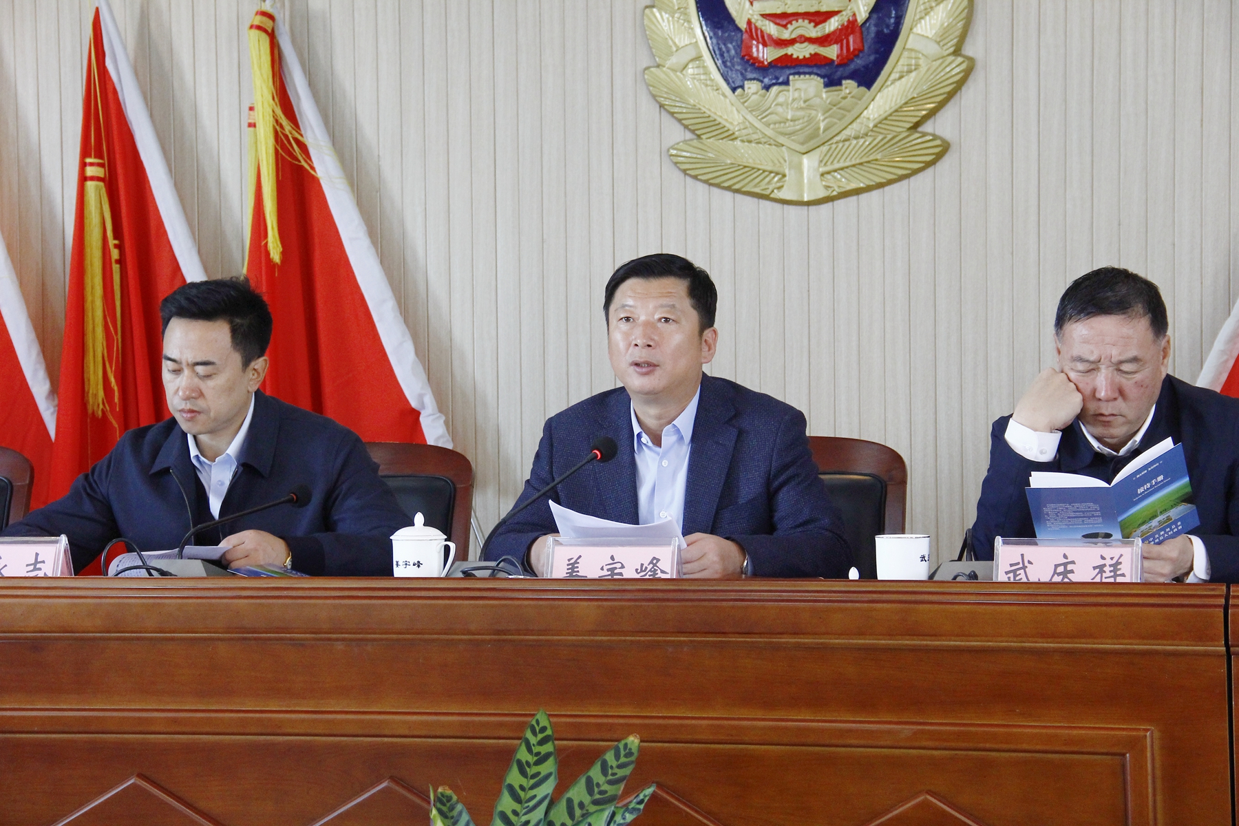 桦川县举行离退休干部视察暨县情通报会